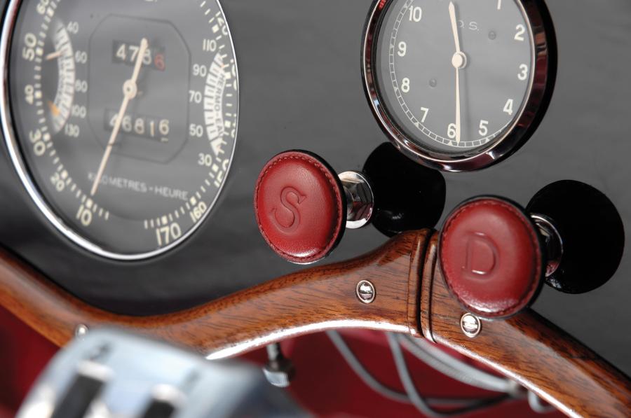 Панель приборов Delahaye 135 MS Cabriolet par Figoni & Falaschi 1938 года  (фото 9 из 32)
